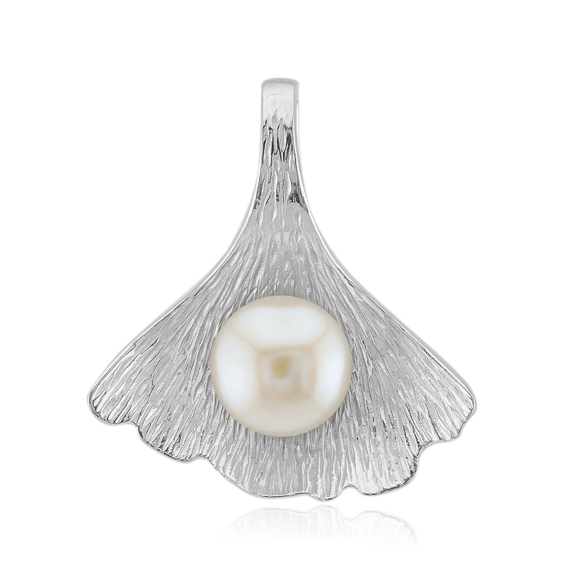 Weiße Süßwasserzuchtperlen-Silberanhänger (Michelle Albala) Weiße Süßwasserzuchtperlen-Silberanhänger (Michelle Albala)