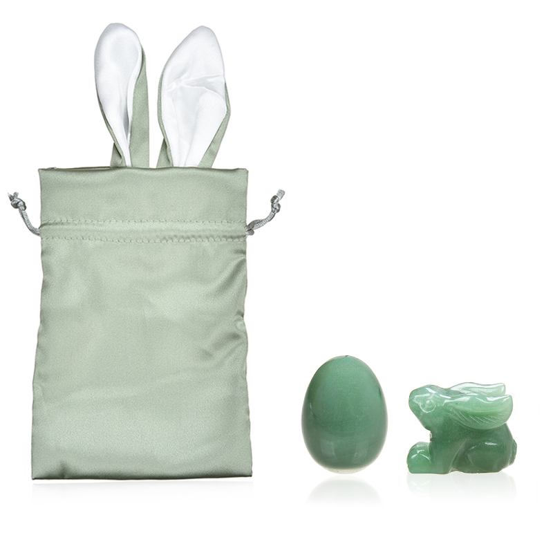 Grüner Aventurin-Hase mit Ei