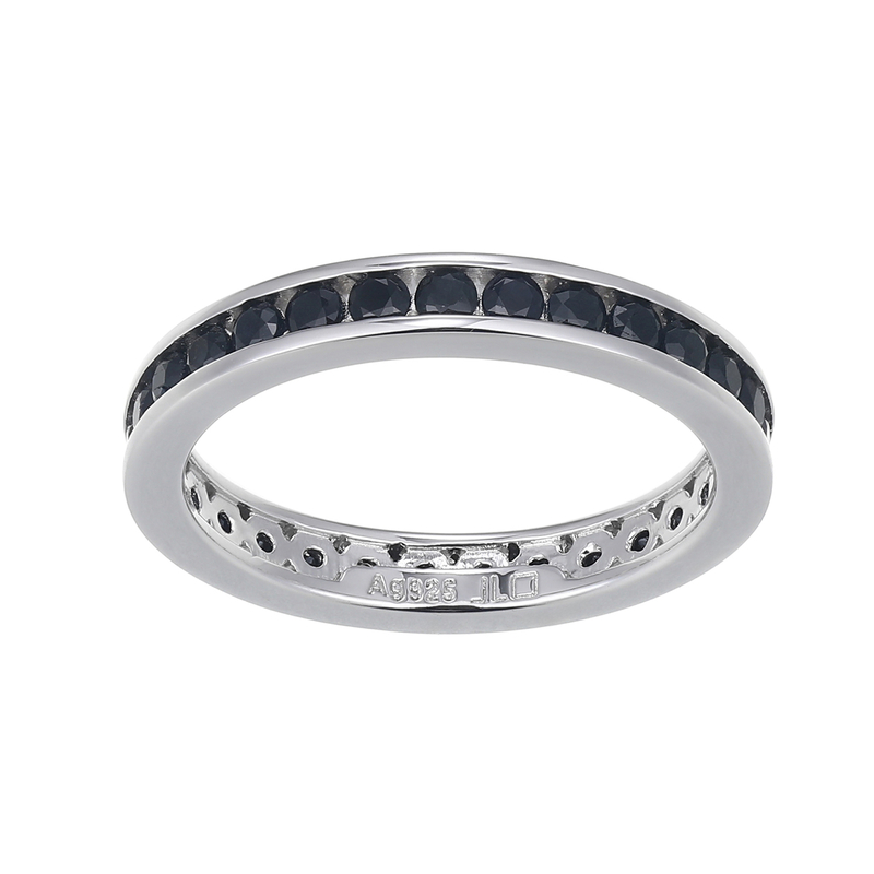 Schwarzer Saphir-Silberring Schwarzer Saphir-Silberring