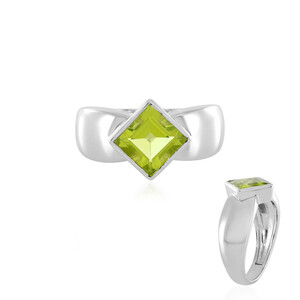 Anillo en plata con Peridoto de Arizona 5621QN